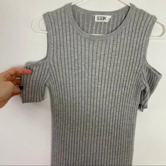 LF SEEK The Label Dress Womens Size Medium Ribbed Knit Cold Shoulder Gray Gray - Picture 3 of 6